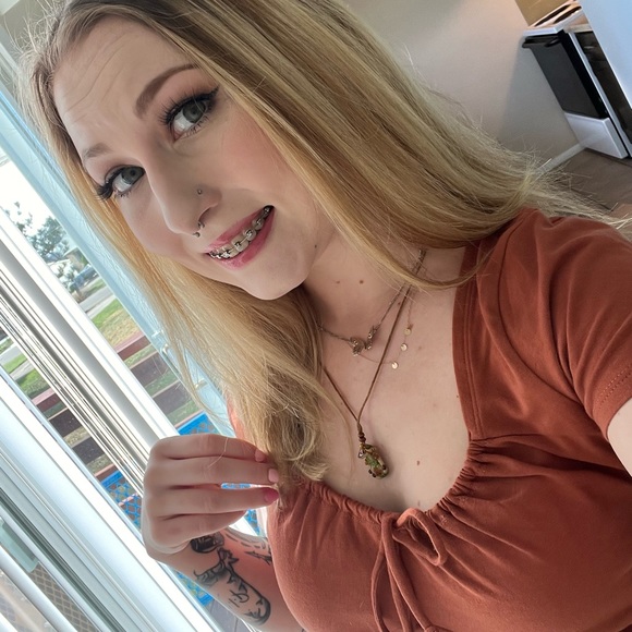 Meet your Posher, Rebecca - Picture 1 of 1